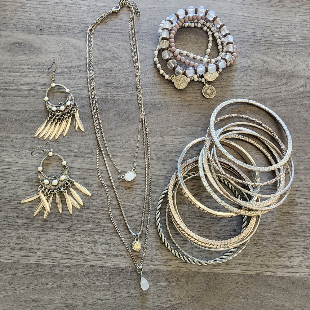 Grab Bag of Jewelry $10